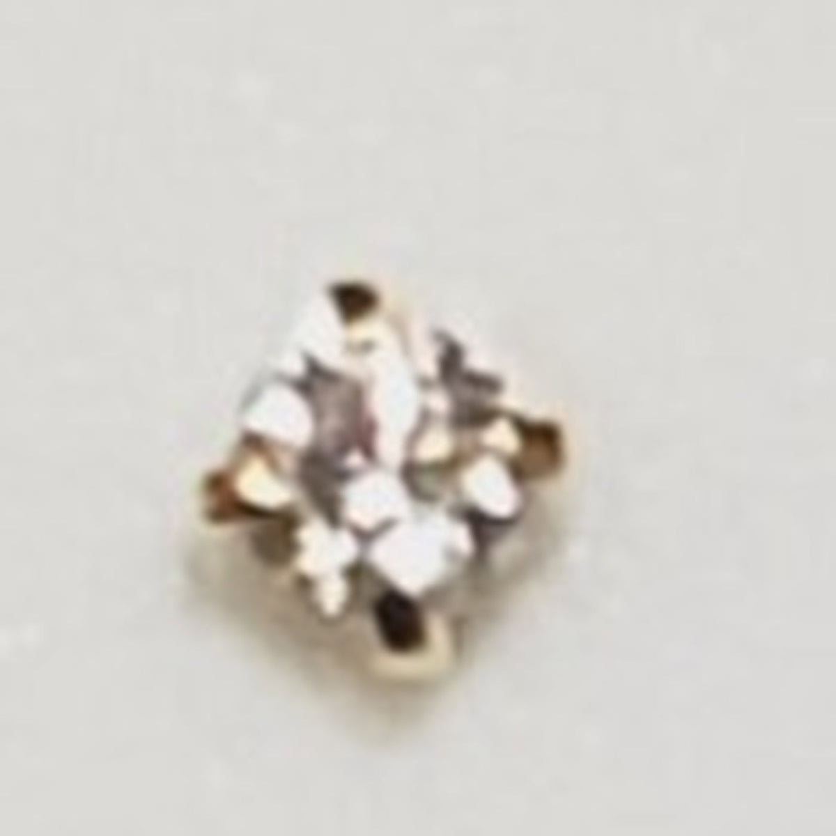 05N exact small square crystal gold prong nose stud close-up