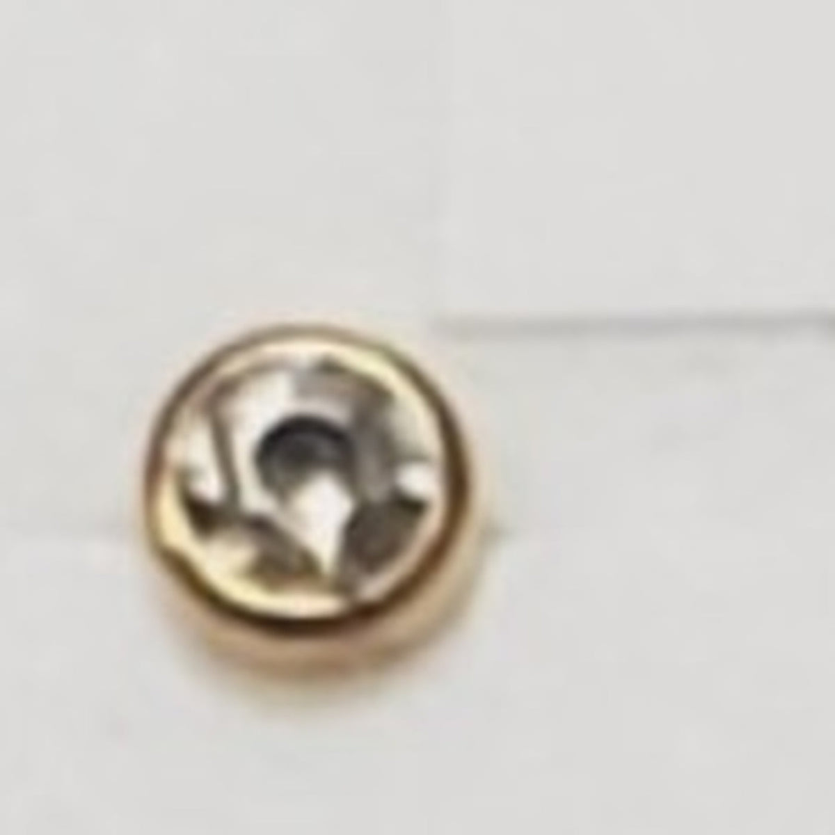 07 small bezel crystal L-shaped nose stud in gold
