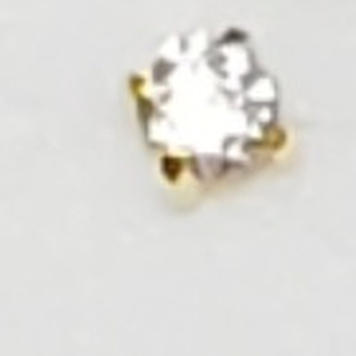 07N small square prong L-shaped nose stud in gold