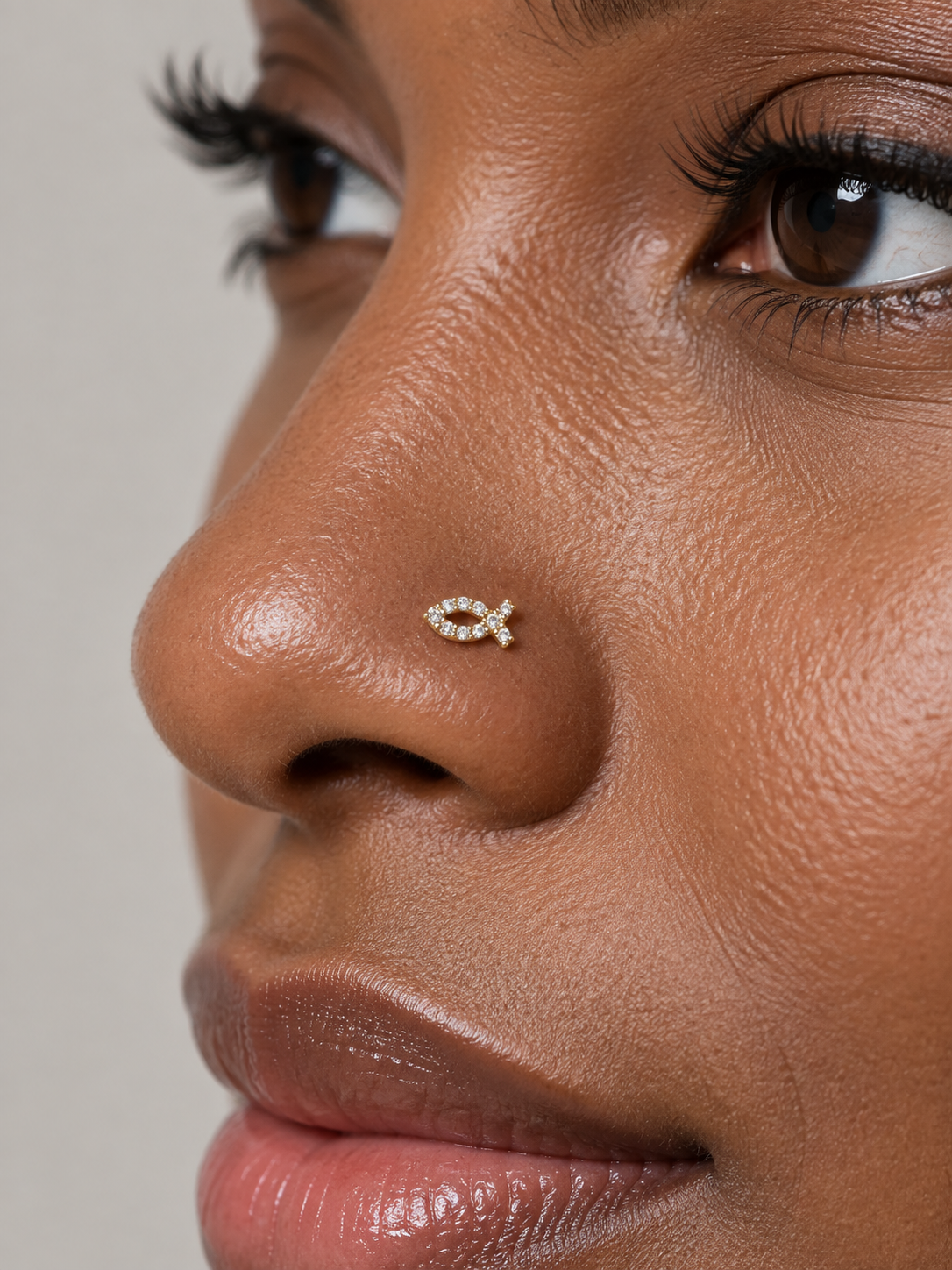 JOAJOA 130 gold ichthus fish ball tip nose stud wearing image