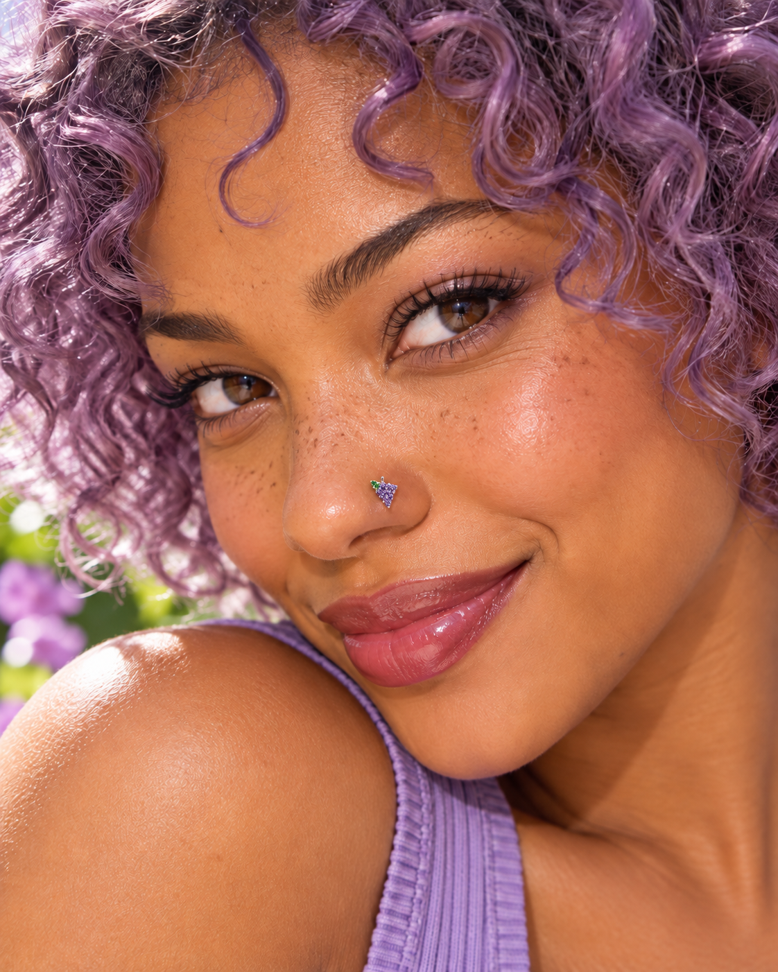 JOAJOA Style 133 tiny grape L-shape nose stud worn by playful model