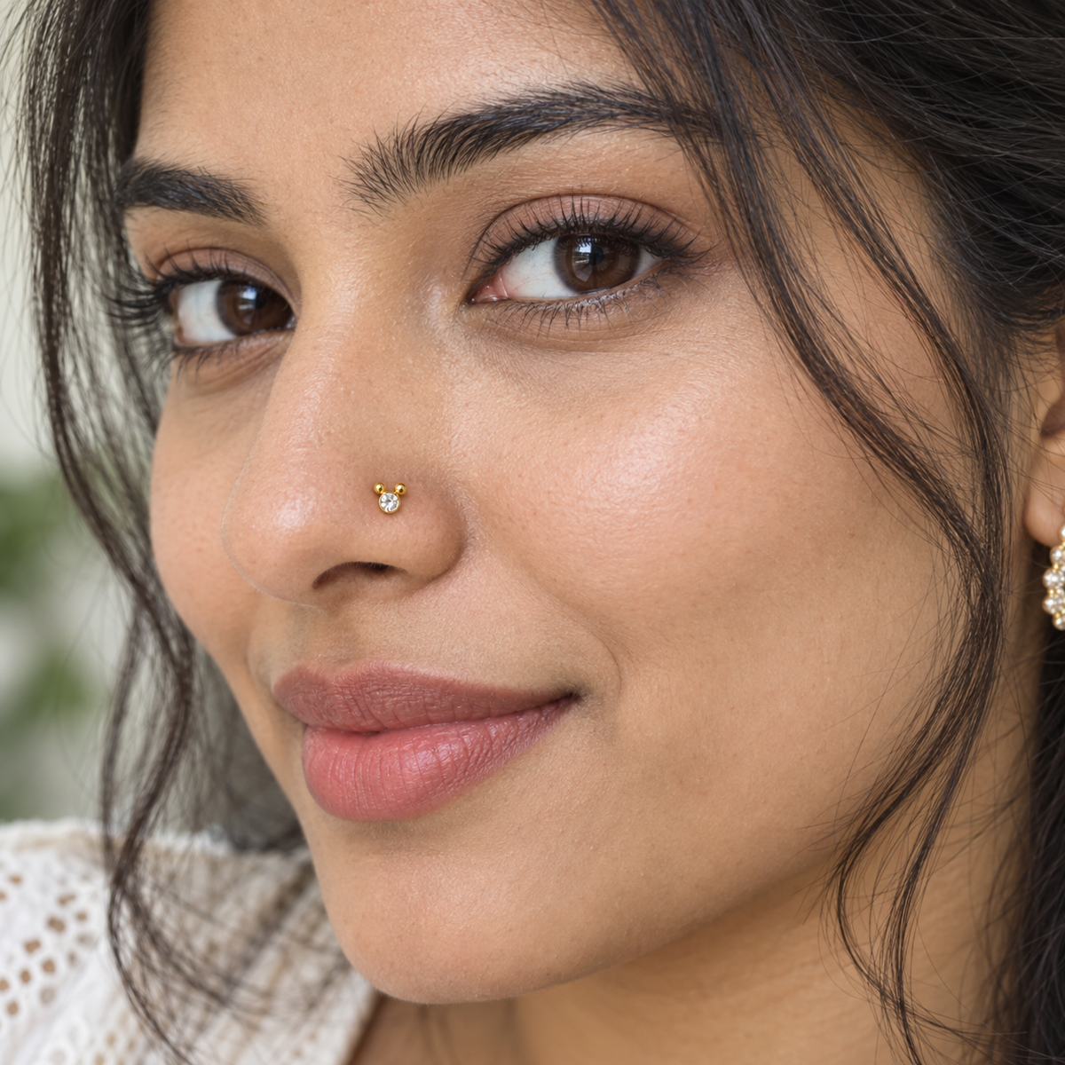 33 Three-Circle gold nose stud worn by model