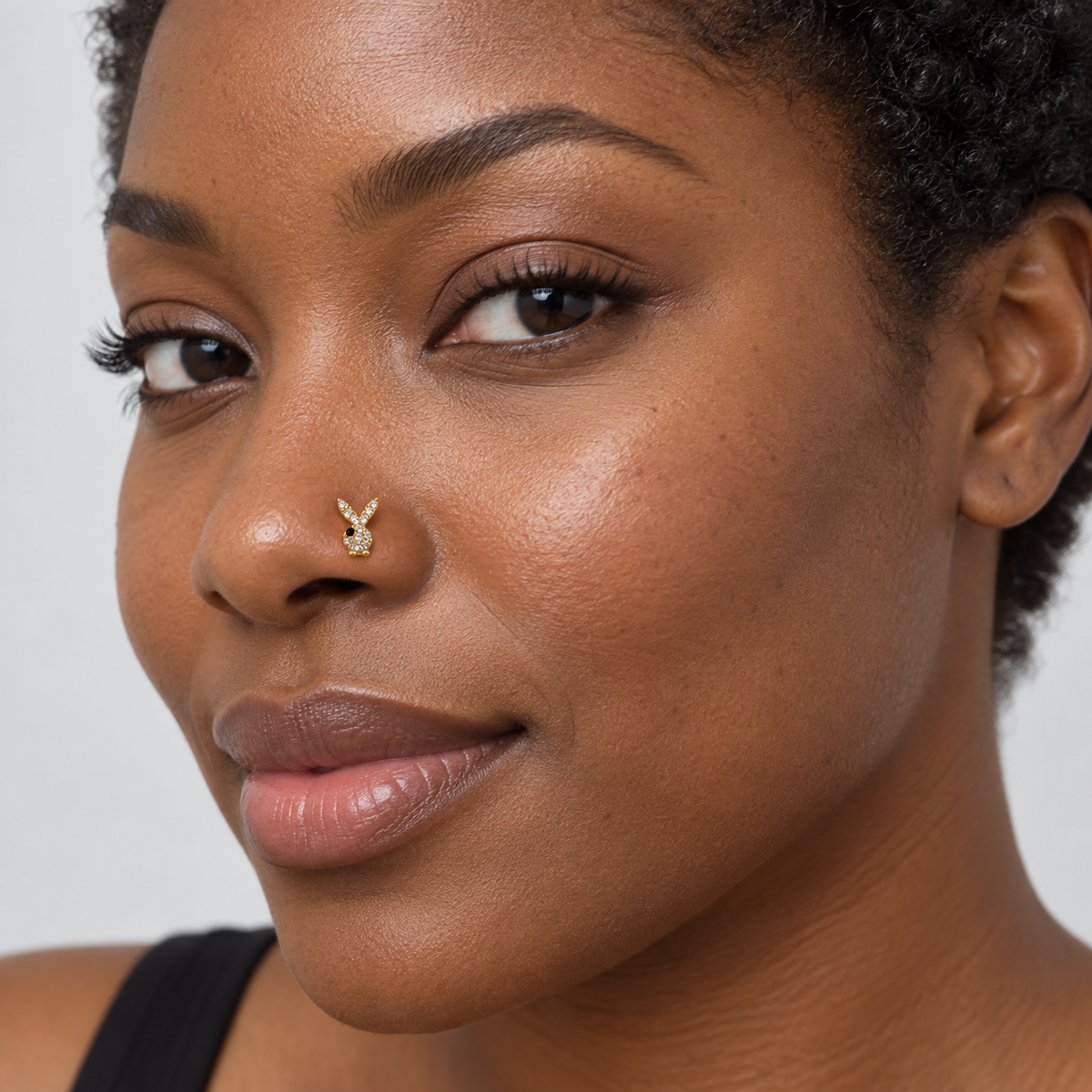 Previous JOAJOA Style 77 crystal rabbit L-shape nose stud wearing image