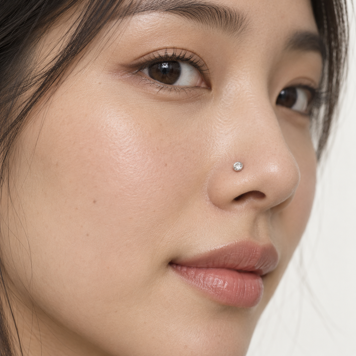 Model wearing JOAJOA 60L silver 3mm bezel crystal L-shaped nose stud